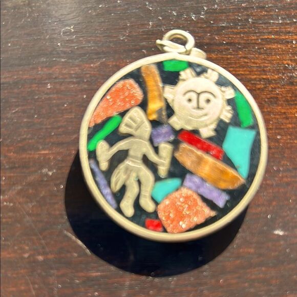 Vintage Mexican Aztec calendar 925 Sterling stamped 2 inch in laid with stones - Picture 3 of 11